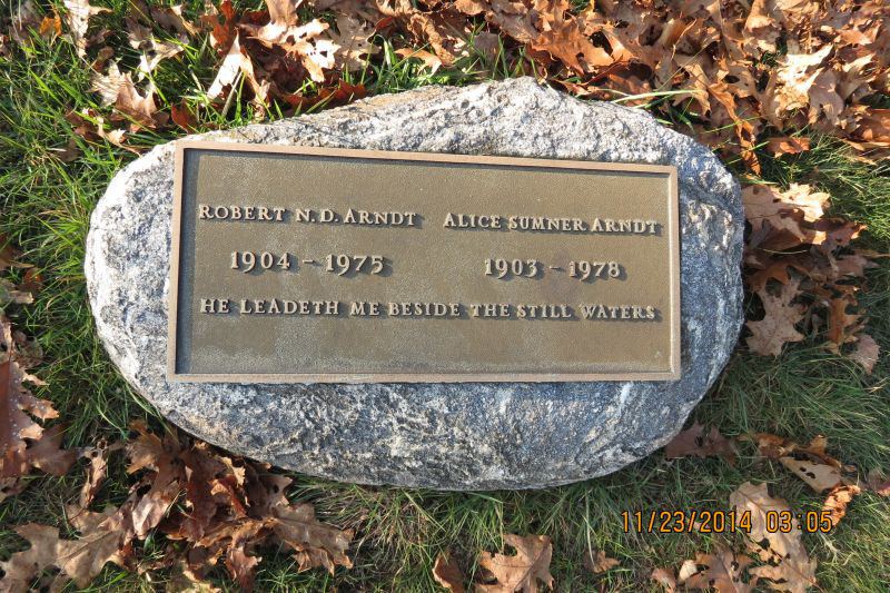 Robert and Alice Arndt monument