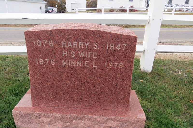 Henry and Minnie Heyer monument