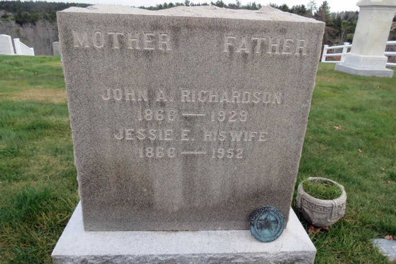 John and Jessie Richardson monument